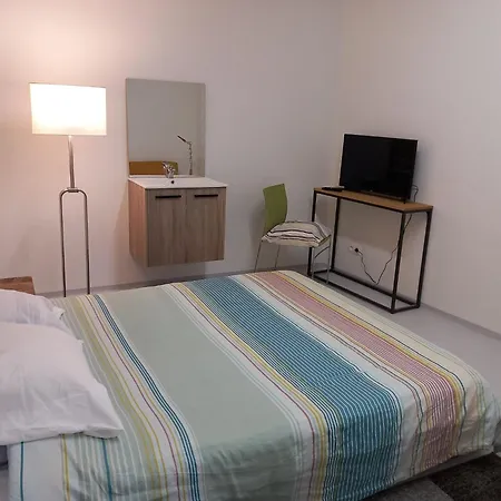 Chez Jean-claude 4 Personnes Un Lit Et Un Divan Lit * Βαβρ