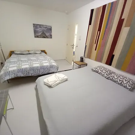 Chez Jean-claude 4 Personnes Un Lit Et Un Divan Lit Bed and Breakfast Βαβρ