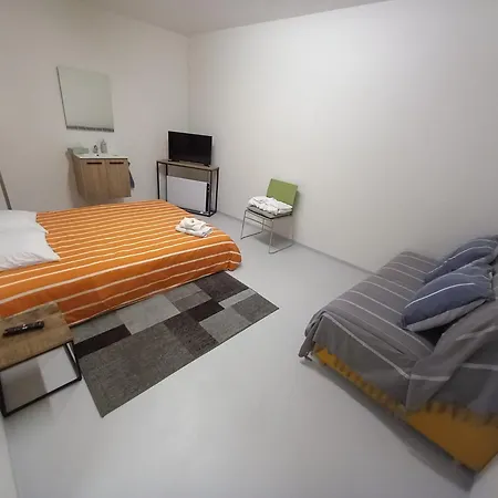 Chez Jean-claude 4 Personnes Un Lit Et Un Divan Lit Bed and Breakfast *